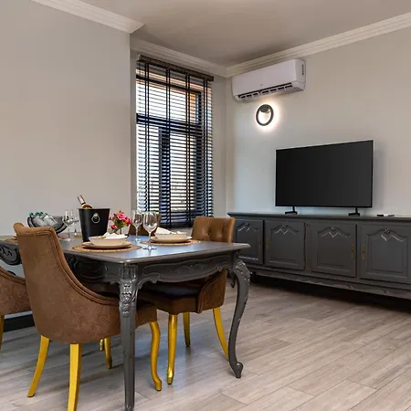 Апартаменти With Garden View By Flat Mаnager *